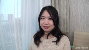Interview with Japanese cheating housewife Kaori that comes to our hotel to fuck