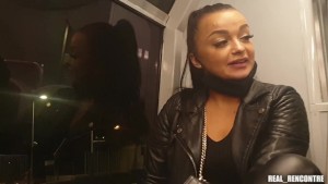 Touriste Ukrainienne Se Fait Baiser dans le train Par 2 Inconnus: Squirt sur le quai et à l'hôtel !