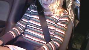 Teen gets finger orgasm in Car coconut_girl1991_070916 chaturbate REC